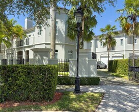 10170 SW 75th Pl in Pinecrest, FL - Building Photo - Building Photo