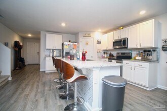 6376 Burrow Ln in Pensacola, FL - Foto de edificio - Building Photo