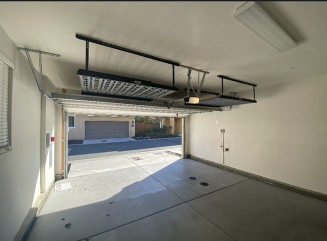 2077 Camino Real Way in Roseville, CA - Building Photo - Building Photo