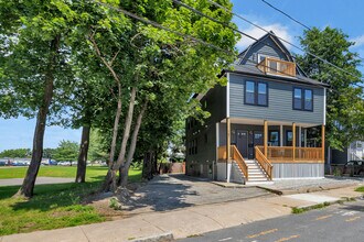 161 4th St, Unit 161 in Medford, MA - Foto de edificio - Building Photo