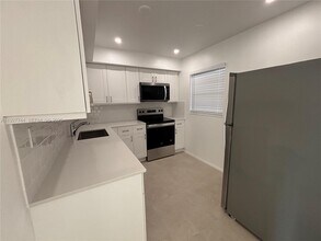 7725 SW 86th St in Miami, FL - Building Photo - Building Photo