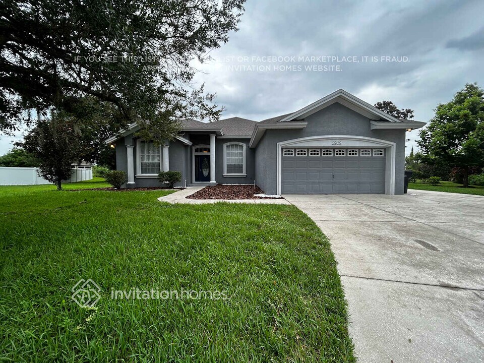 2909 Dunhill Cir in Lakeland, FL - Building Photo