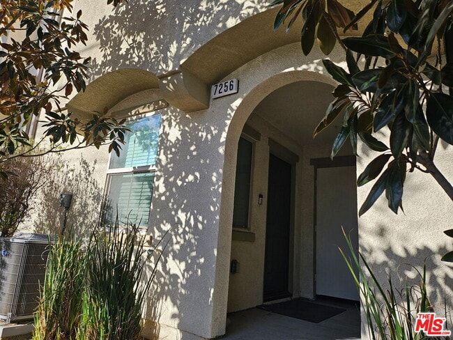 7256 Cherry Ln in Los Angeles, CA - Building Photo - Building Photo