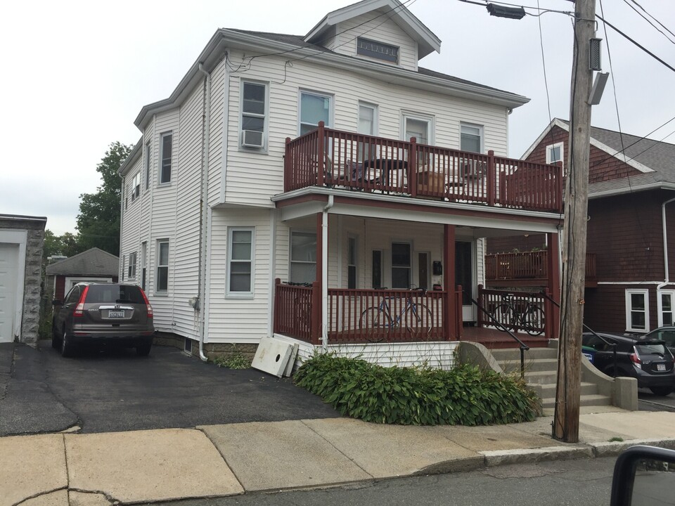 64 Chetwynd Rd in Somerville, MA - Foto de edificio