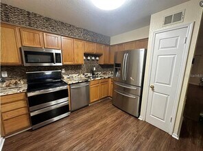 13604 Embassy Park Ct in Dade City, FL - Building Photo - Building Photo