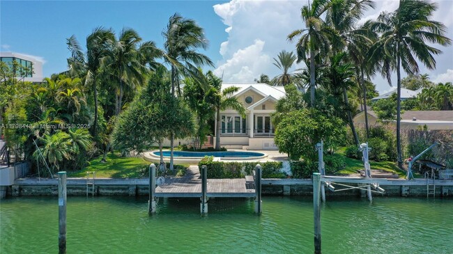 621 N Mashta Dr in Key Biscayne, FL - Building Photo - Building Photo