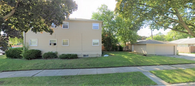 8600 W Hampton Ave in Milwaukee, WI - Foto de edificio - Building Photo