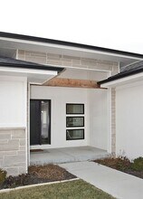 5503 N 207th St in Elkhorn, NE - Building Photo - Building Photo