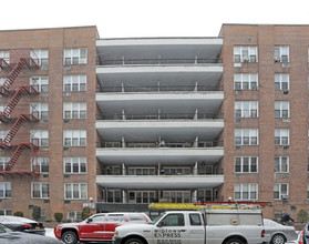 14430 Roosevelt Ave in Flushing, NY - Building Photo - Building Photo