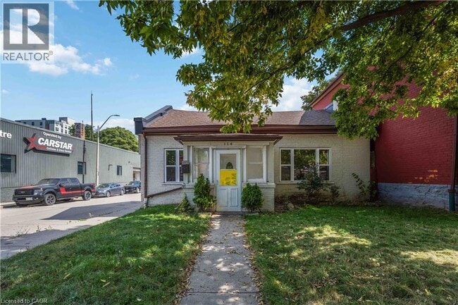 114 Ferguson Ave N in Hamilton, ON - Building Photo - Building Photo
