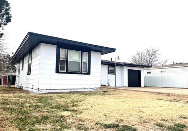 property at 1305 38th St