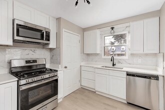 18900 Edgefield St in Grosse Pointe, MI - Building Photo - Building Photo