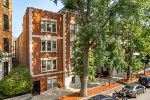 Surf Apartments in Chicago, IL - Building Photo