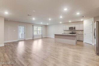 6487 Eastland Cir in Biloxi, MS - Building Photo - Building Photo