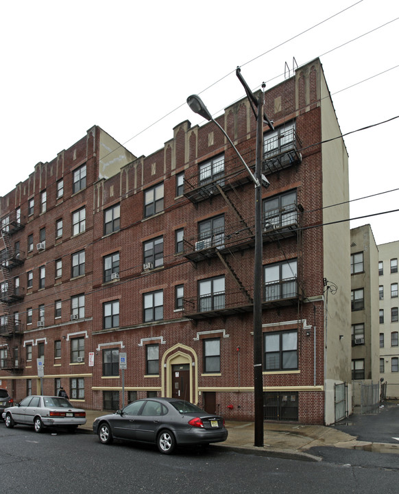 104 Corbin Ave in Jersey City, NJ - Building Photo