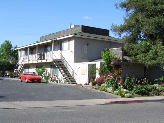 3225 W Campus in Visalia, CA - Foto de edificio