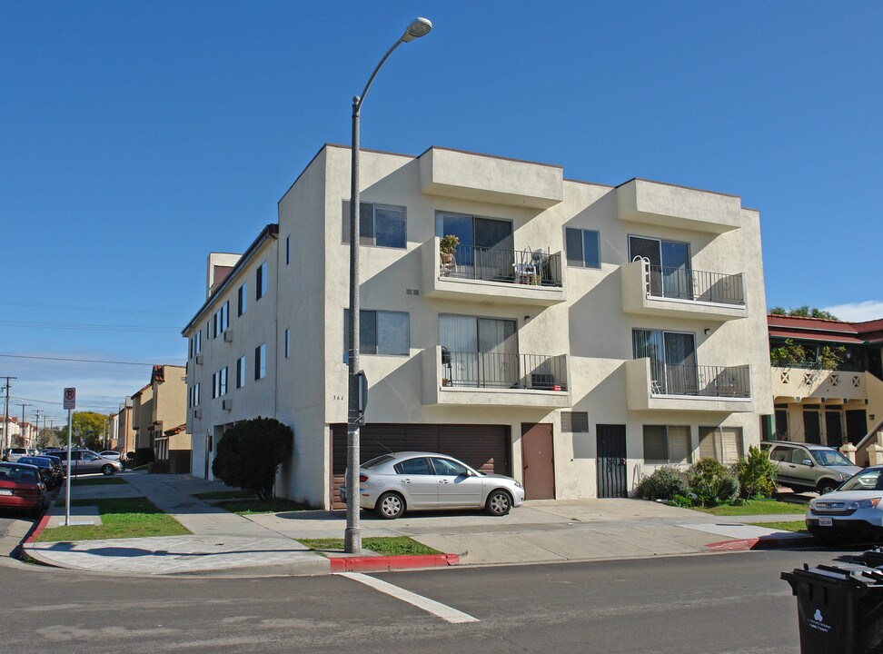 366 N Spaulding Ave in Los Angeles, CA - Building Photo