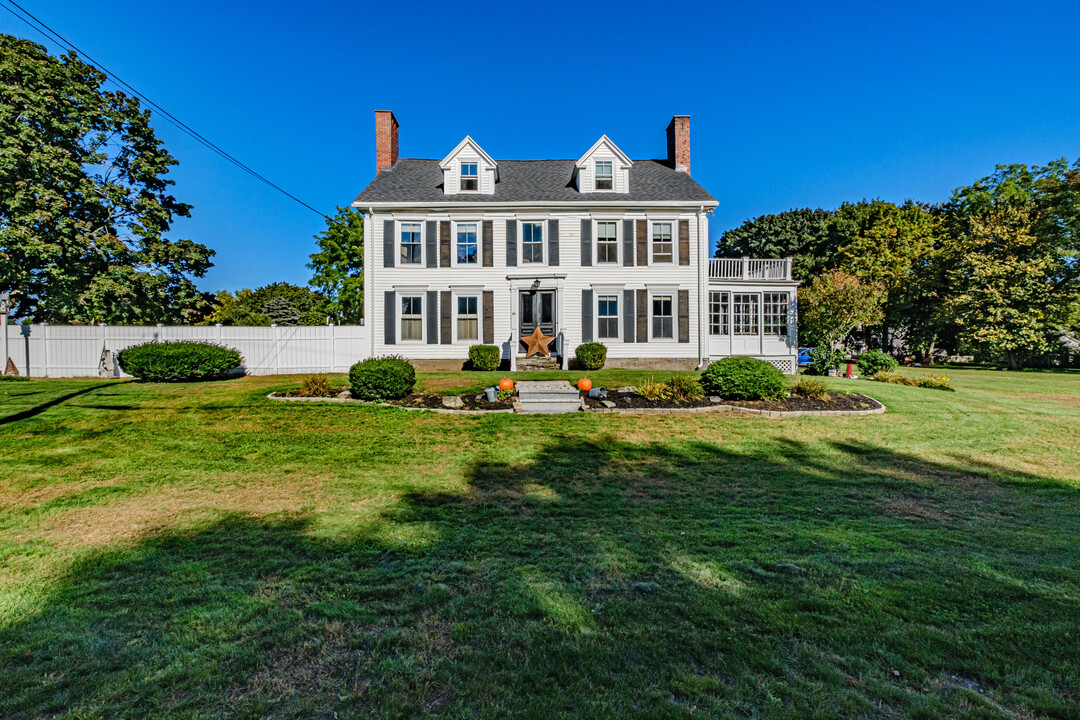 84 Johnson Rd in Gorham, ME - Foto de edificio