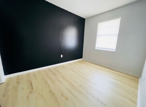 1406 Magnolia W in Excelsior Springs, MO - Building Photo - Building Photo