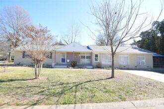 4201 University Dr in Charlotte, NC - Building Photo - Building Photo