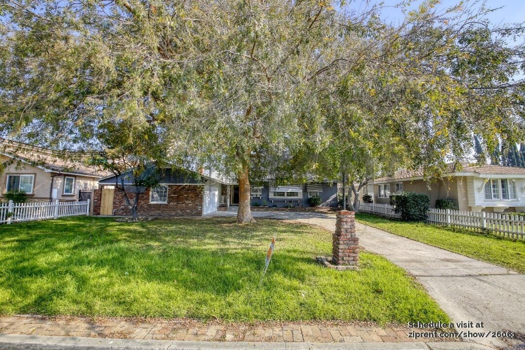12102 Brookhaven Park in Garden Grove, CA - Building Photo