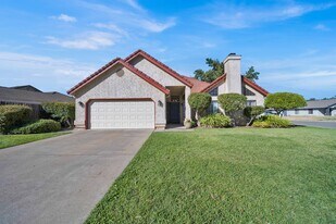 3622 Canterbury Dr in Redding, CA - Building Photo