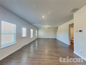 1100 Amadas Dr in Locust Grove, GA - Foto de edificio - Building Photo