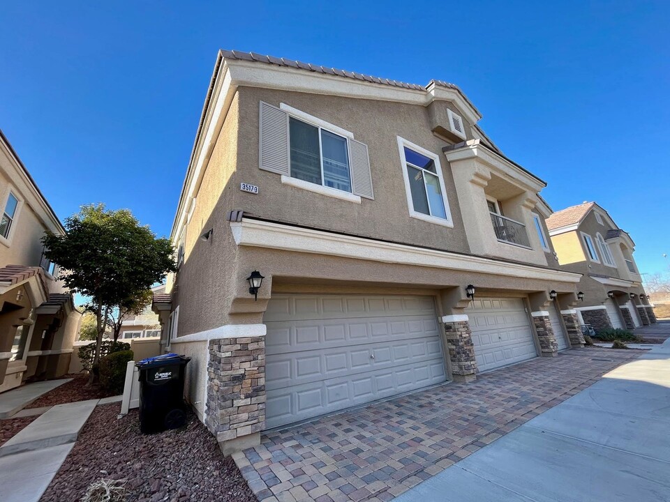 3517 Hazelnut Pine Pl in North Las Vegas, NV - Building Photo