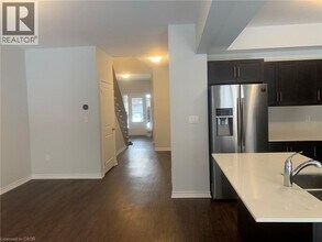 324 Equestrian Way in Cambridge, ON - Building Photo - Building Photo