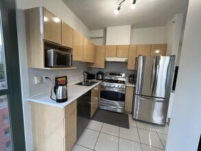 1239 W Georgia St in Vancouver, BC - Building Photo - Building Photo