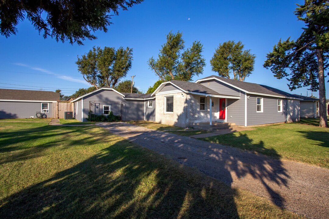 1105 Main St in Panhandle, TX - Building Photo