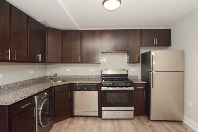 3539 N Broadway in Chicago, IL - Building Photo - Building Photo