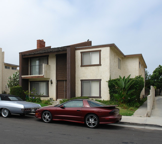 16811 Blanton St in Huntington Beach, CA - Foto de edificio - Building Photo