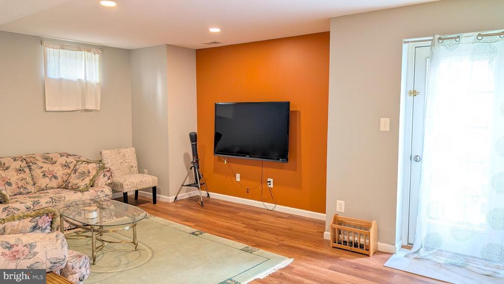 6721 Sycamore Park Dr in Haymarket, VA - Building Photo