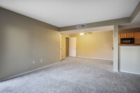 950 Seven Hills Dr in Henderson, NV - Building Photo - Building Photo