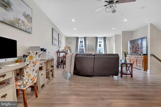 8353 Amber Beacon Cir in Glen Burnie, MD - Building Photo - Building Photo