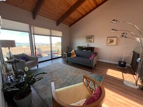37 Binnacle Hill in Oakland, CA - Building Photo - Building Photo