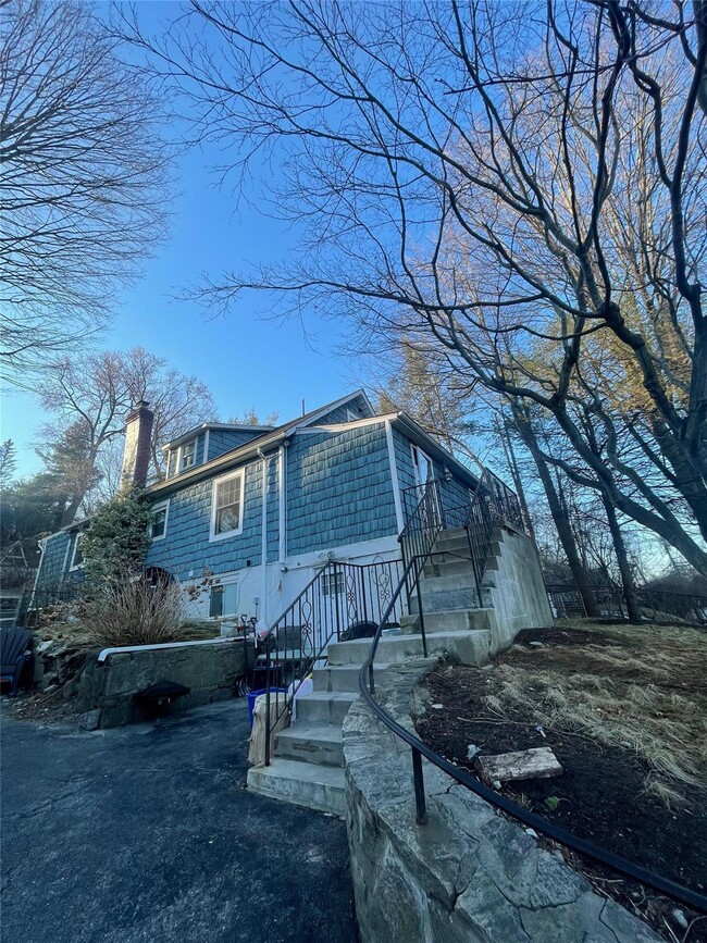 property at 872 Commerce St