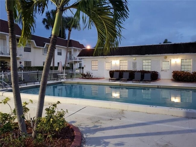 704 SE 2nd Ave in Deerfield Beach, FL - Building Photo - Building Photo