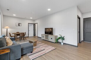 423 E Michigan St in Indianapolis, IN - Building Photo