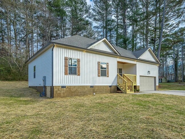 208 Wheeler Ave in Chickamauga, GA - Building Photo - Building Photo