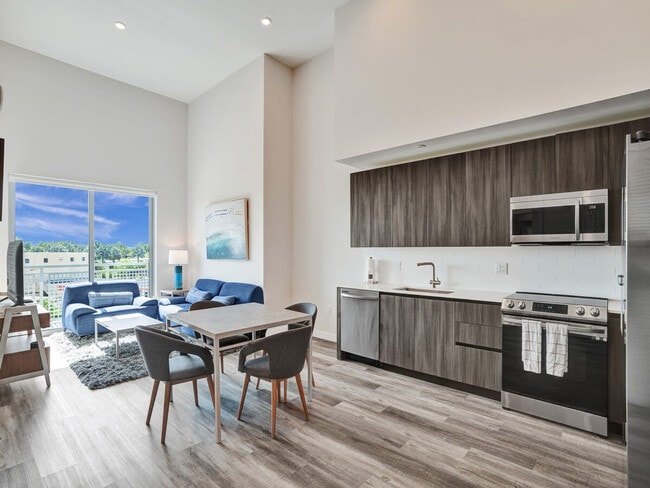 9600 S Dixie Hwy in Miami, FL - Building Photo - Building Photo
