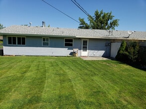 12202 E 10th Ave, Unit 12204 E 10th in Spokane Valley, WA - Building Photo - Building Photo