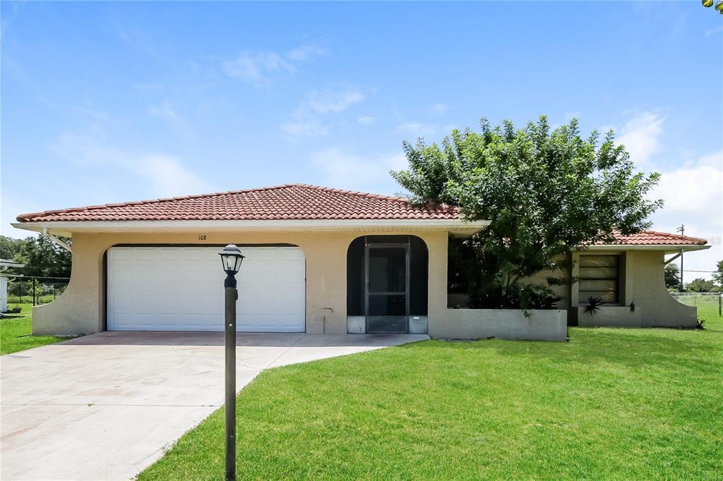 108 Airview Ave in Lehigh Acres, FL - Building Photo