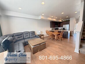 2522 W Knights Ln in Layton, UT - Building Photo - Building Photo
