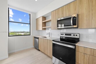 555 NE 8th St, Unit 0906 in Fort Lauderdale, FL - Building Photo - Building Photo