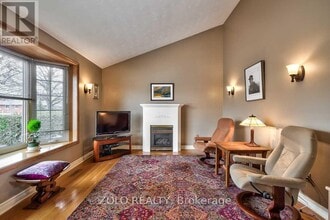 2339 Redfern Rd in Burlington, ON - Building Photo - Building Photo