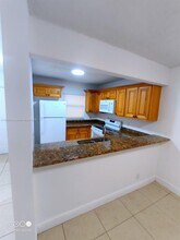 1484 Lake Crystal Dr in West Palm Beach, FL - Building Photo - Building Photo