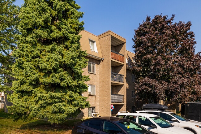 Bois-de-Boulogne Apartments in Longueuil, QC - Building Photo - Building Photo