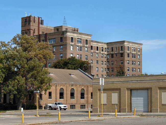 The Manor in Mason City, IA - Foto de edificio - Building Photo